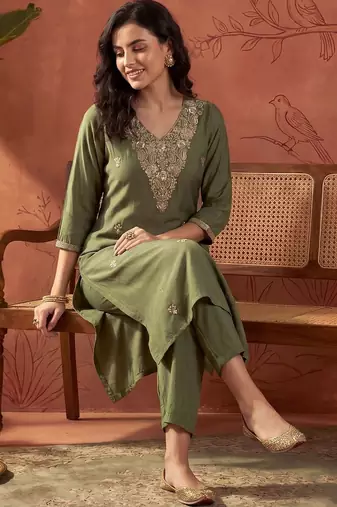 Women Ethnic Motifs Embroidered Regular Thread Work Kurta with Trousers