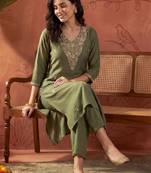 Women Ethnic Motifs Embroidered Regular Thread Work Kurta with Trousers