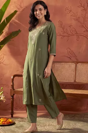 Women Ethnic Motifs Embroidered Regular Thread Work Kurta with Trousers