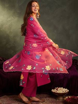 Floral Printed Sraight Thread Work  Cotton Kurta With Trousers & Dupatta 2