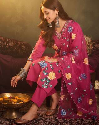 Floral Printed Sraight Thread Work  Cotton Kurta With Trousers & Dupatta 7