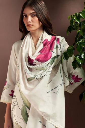 Women Floral Printed Kurta With Trousers & Dupatta