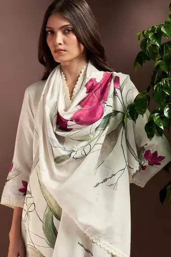 Women Floral Printed Regular Kurta With Trousers & Dupatta