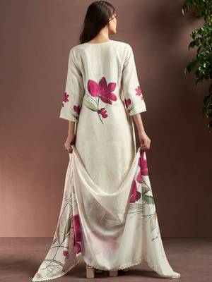 Women Floral Printed Regular Kurta With Trousers & Dupatta 6