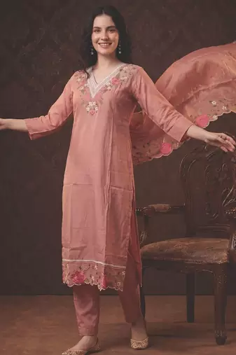 Women Floral Embroidered Regular Thread Work Kurta with Trousers & With Dupatta