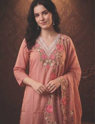 Women Floral Embroidered Regular Thread Work Kurta with Trousers & With Dupatta 2
