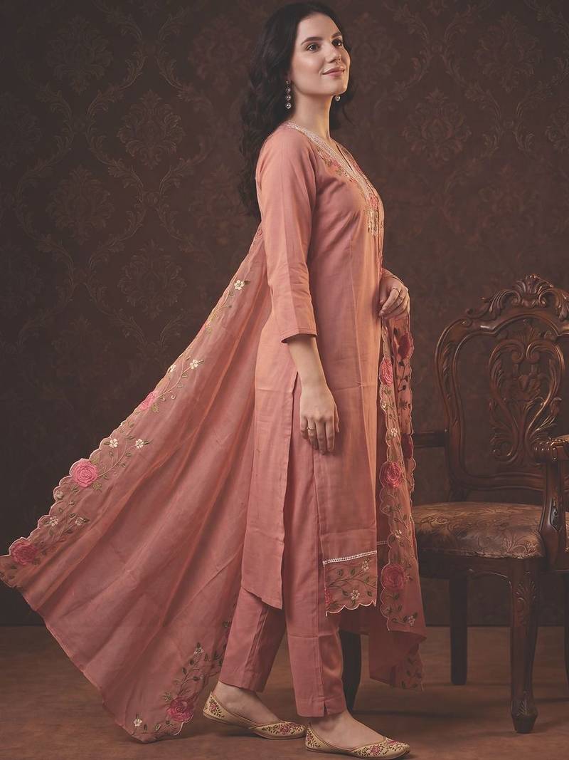 Women Floral Embroidered Regular Thread Work Kurta with Trousers & With Dupatta