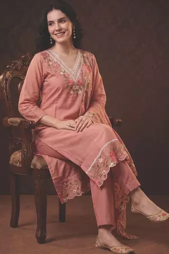 Women Floral Embroidered Regular Thread Work Kurta with Trousers & With Dupatta