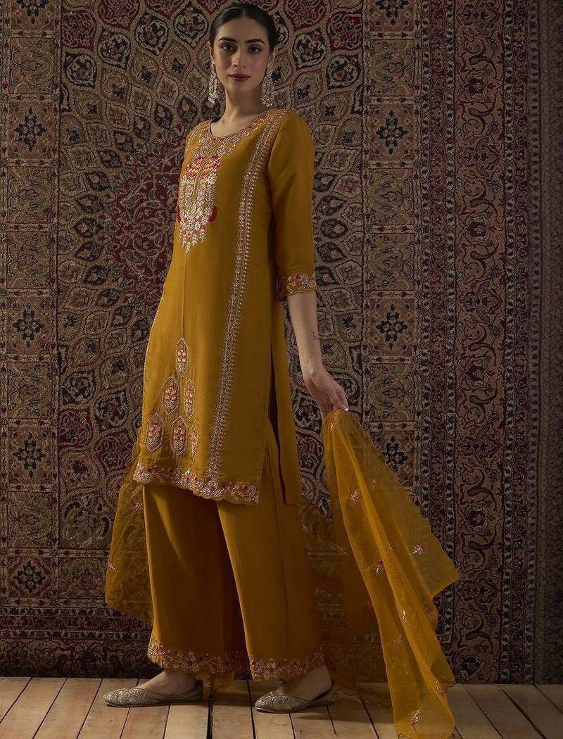 Ethnic Motifs Embroidered Round Neck Thread Work Kurta With Palazzos & Dupatta