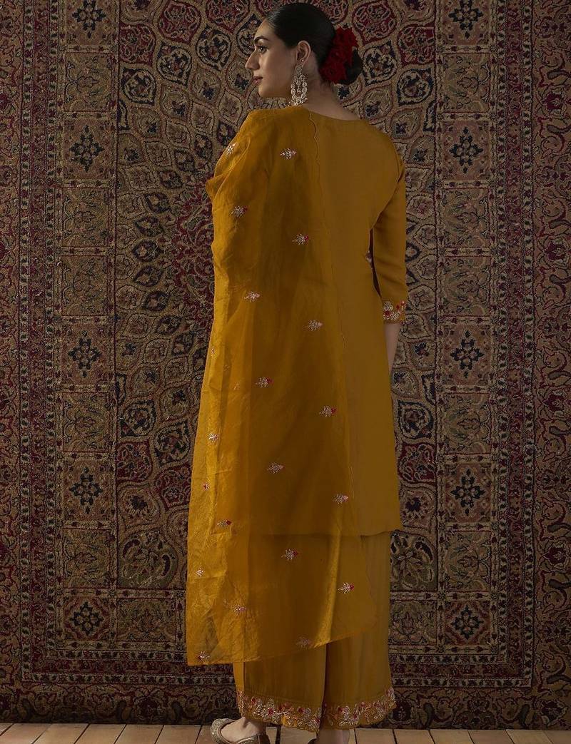 Ethnic Motifs Embroidered Round Neck Thread Work Kurta With Palazzos & Dupatta