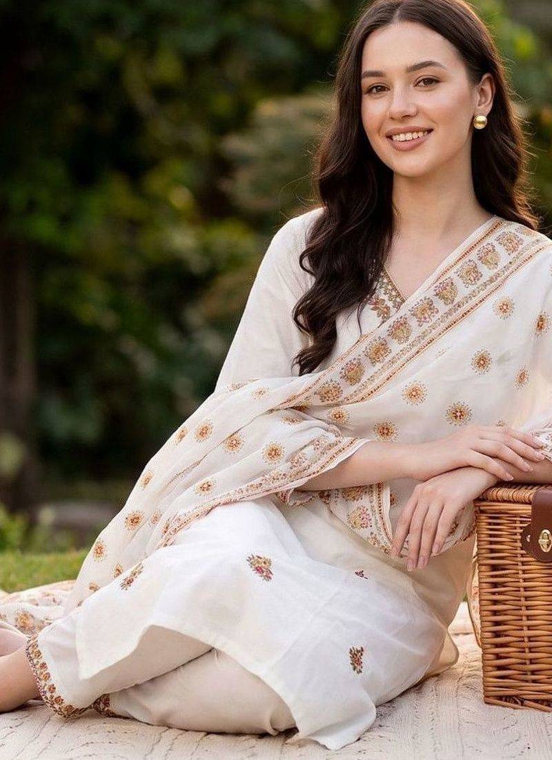 Women Ethnic Motifs Embroidered Regular Thread Work  Cotton Kurta with Trousers & With Dupatta
