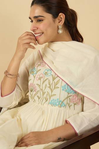 Women Floral Embroidered Cotton Kurta with Trousers & Dupatta