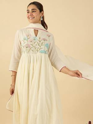 Women Floral Embroidered Cotton Kurta with Trousers & Dupatta 3