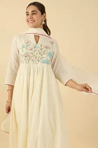 Women Floral Embroidered Cotton Kurta with Trousers & Dupatta