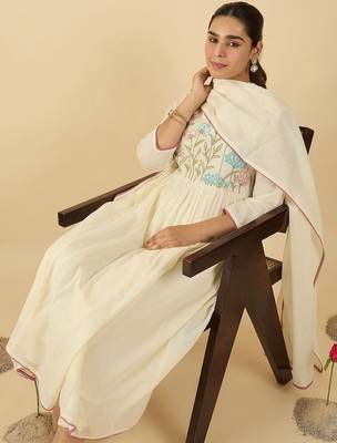Women Floral Embroidered Cotton Kurta with Trousers & Dupatta 7