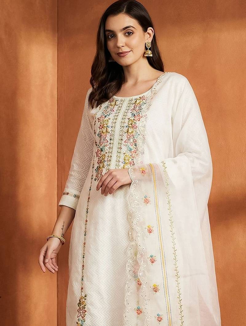 Women Floral Embroidered Regular Thread Work  Cotton Kurta with Trousers & With Dupatta