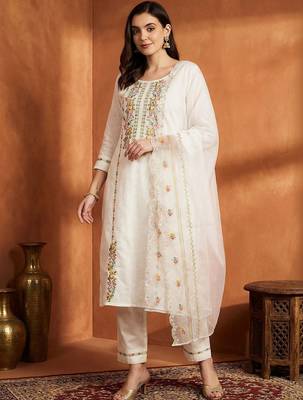 Women Floral Embroidered Regular Thread Work  Cotton Kurta with Trousers & With Dupatta 3