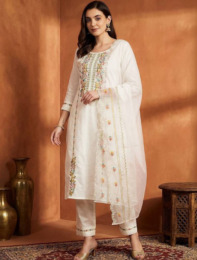 Women Floral Embroidered Regular Thread Work  Cotton Kurta with Trousers & With Dupatta