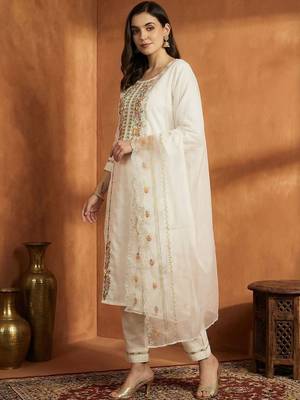 Women Floral Embroidered Regular Thread Work  Cotton Kurta with Trousers & With Dupatta 4