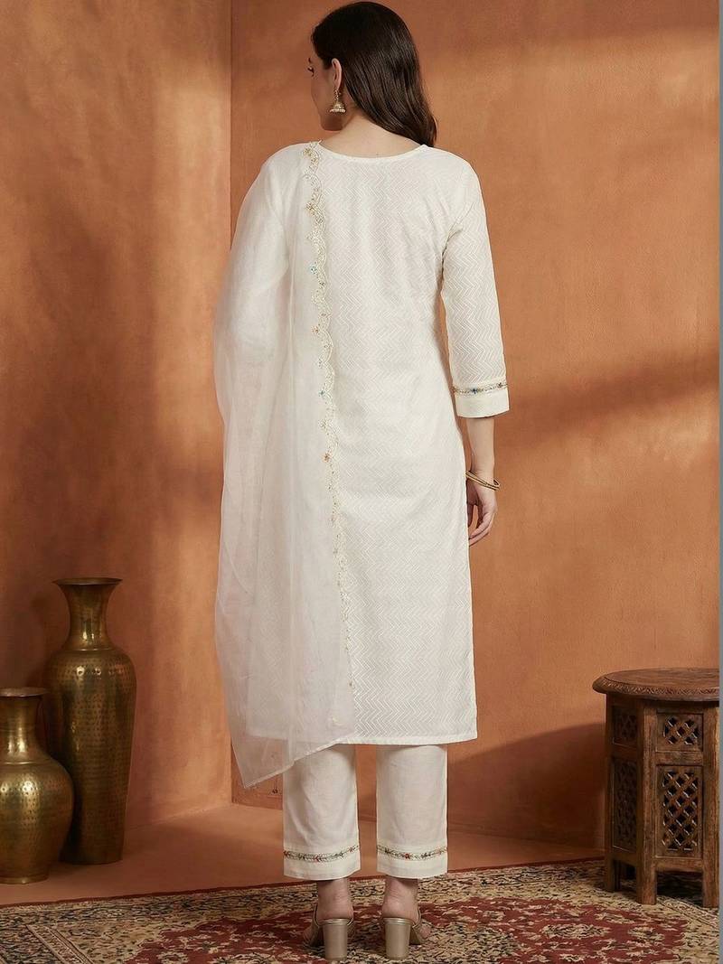 Women Floral Embroidered Regular Thread Work  Cotton Kurta with Trousers & With Dupatta