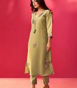Women Floral Embroidered Regular Thread Work Kurta with Trousers