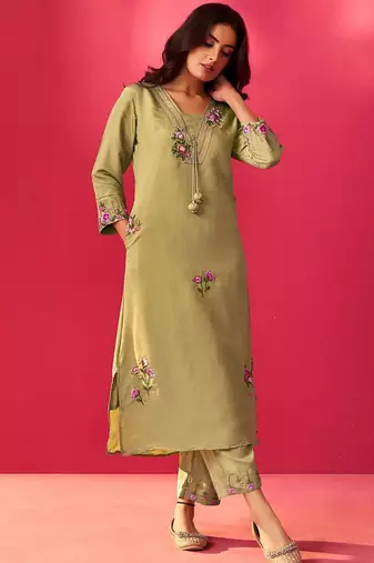 Women Floral Embroidered Regular Thread Work Kurta with Trousers