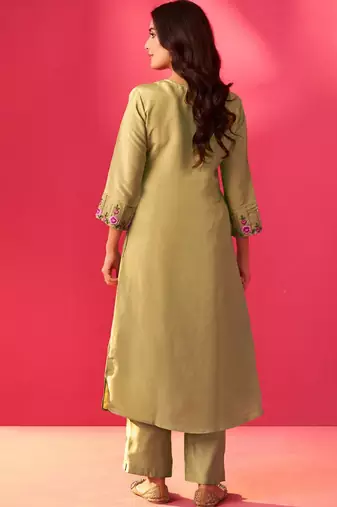 Women Floral Embroidered Regular Thread Work Kurta with Trousers