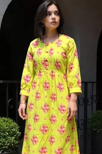 Women Floral Printed Regular  Cotton Kurta With Trousers