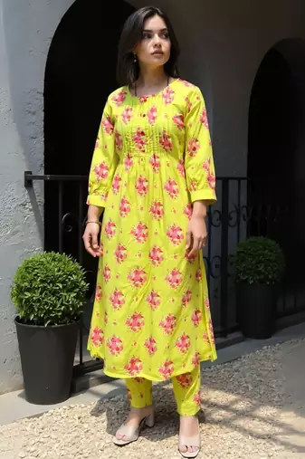 Women Floral Printed Regular  Cotton Kurta With Trousers