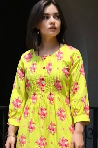 Women Floral Printed Regular  Cotton Kurta With Trousers
