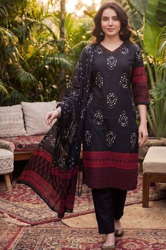 Women Ethnic Motifs Printed Regular Thread Work  Cotton Kurta with Trousers & With Dupatta