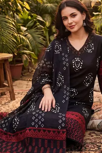 Women Ethnic Motifs Printed Regular Thread Work  Cotton Kurta with Trousers & With Dupatta