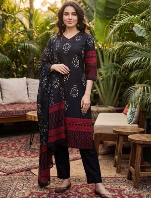 Women Ethnic Motifs Printed Regular Thread Work  Cotton Kurta with Trousers & With Dupatta 6