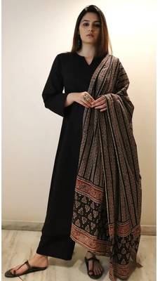 Black viscose chanderi solid kurta pant set with printed chanderi silk blend dupatta 2