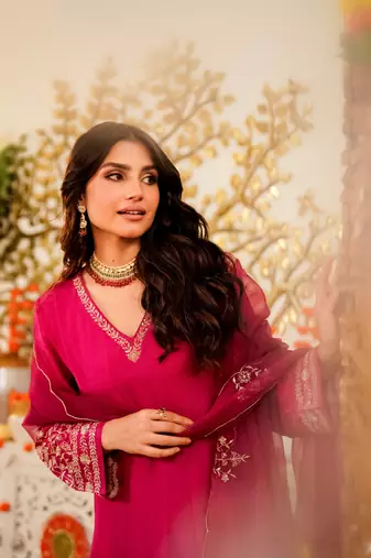 Pink viscose chanderi silk embroidery kurta pant set with organza dupatta