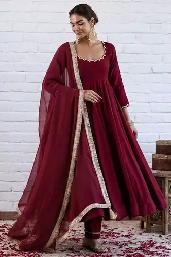 Maroon chanderi silk blend solid kurta pant set with solid silk blend dupatta