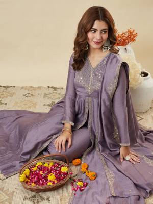 Lavender vichitra silk blend embroidery kurta pant set with embroidered silk blend dupatta 2