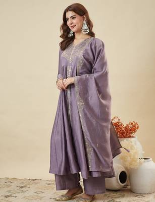 Lavender vichitra silk blend embroidery kurta pant set with embroidered silk blend dupatta 3