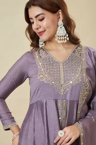 Lavender vichitra silk blend embroidery kurta pant set with embroidered silk blend dupatta