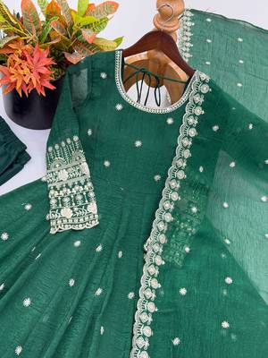 Green embroidered crunchy silk blend anarkali suit set 4