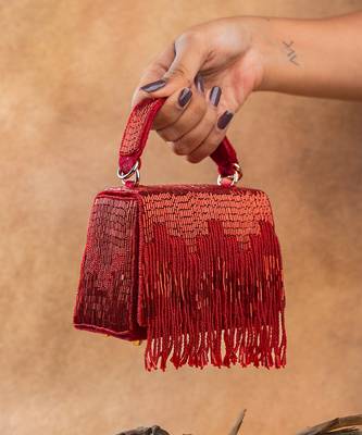 Crimson red beaded silk tassel handbag 2