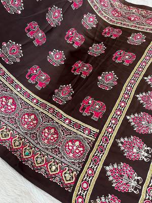 dark brown color mirror work border with handcrafted red tassels (latkan) and ajarakh print gajji silk blend saree 4