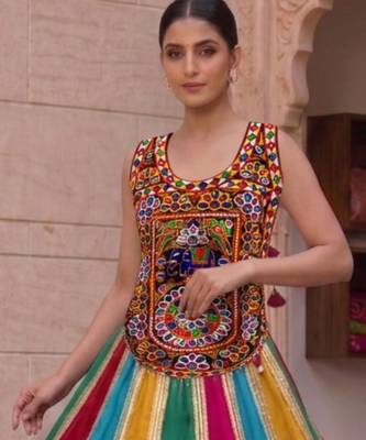 Multicolor embroidered cotton u-neck blouse 1
