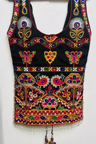 Black embroidered cotton u-neck blouse