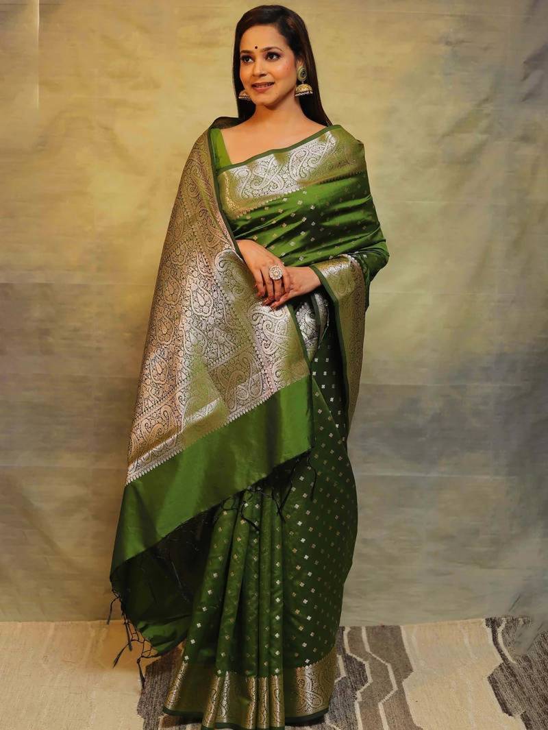 Dark green silk blend woven saree with banarasi silk