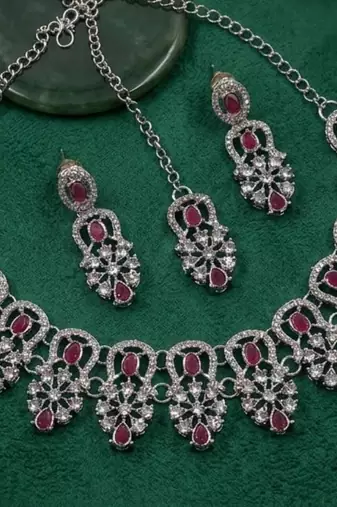 maroon rhodium-plated agate stone necklace set with earrings & maang tikka
