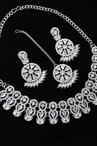 white rhodium-plated agate stone necklace set with earrings & maang tikka