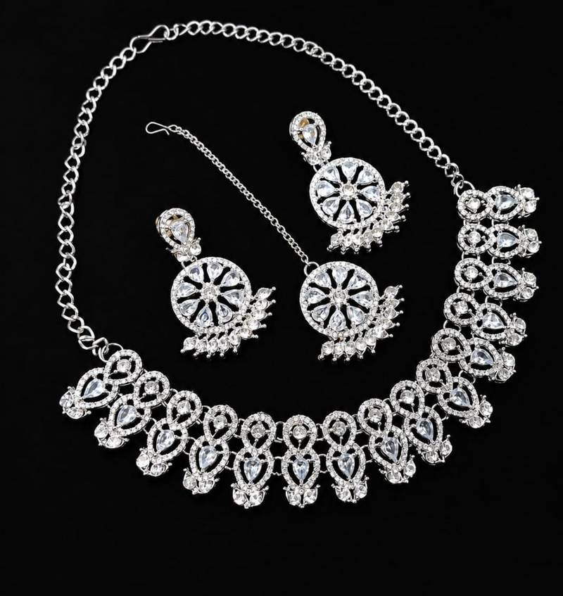 white rhodium-plated agate stone necklace set with earrings & maang tikka