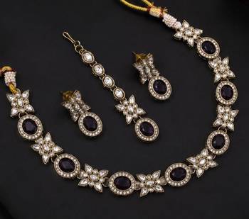 purple mehndi-plated agate stone necklace set with earrings & maang tikka 2