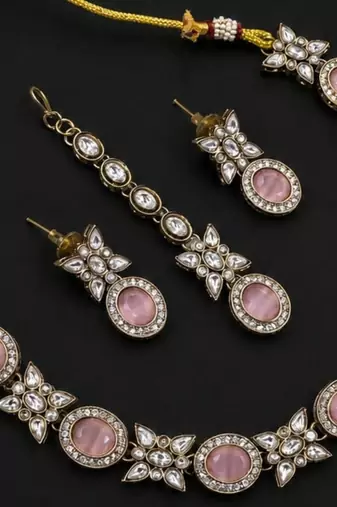 baby pink mehndi-plated agate stone necklace set with earrings & maang tikka